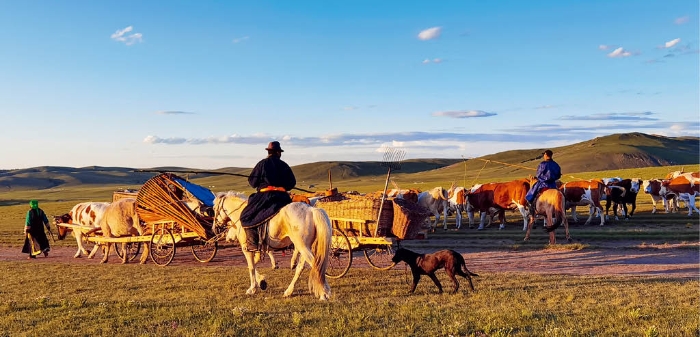 内蒙古阿鲁科尔沁草原一瞥 白音查干摄