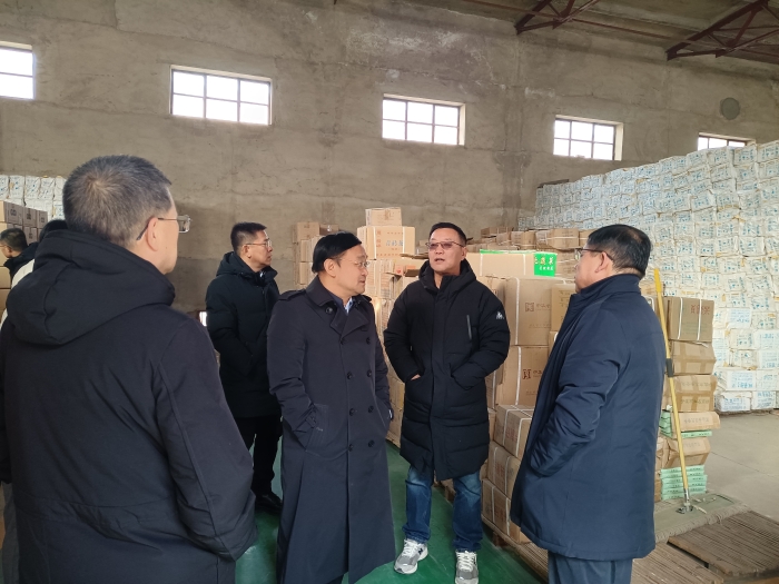 图为：调研组到区社直属企业内蒙古绿泰源农产品开发股份有限公司开展实地调研