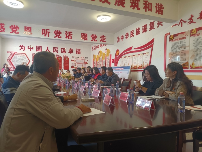 支部党员参加片组党建联学共建主题党日活动与农牧民代表、企业代表进行民情恳谈